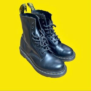 DOC MARTEN 1460 WOMEN'S SMOOTH LEATHER LACE UP BOOTS size 6.5